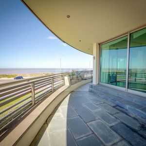 Apartamento En Alquiler Sobre Rambla De Carrasco Próximo Sofitel