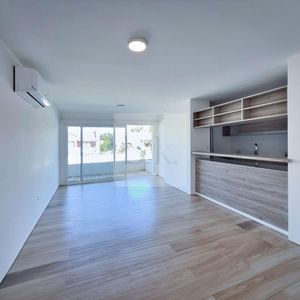 Apartamento De 2 Dormitorios Sobre Av. De Las Américas