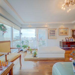 Apartamento De Categoría En Buceo, A Pasos De La Rambla