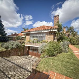 Casa En Venta En Carrasco, Zona Colegios