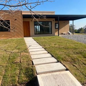 Casa En Alquiler De 3 Dormitorios C/ Cochera En Cumbres De Carrasco