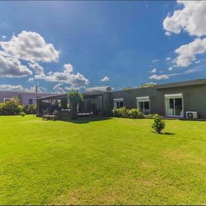 Casa En Venta De 3 Dormitorios C/ Cochera En Colinas De Carrasco