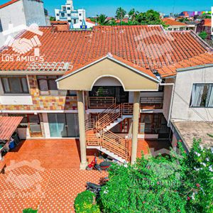 Hermosa Casa De 2 Pisos En Venta