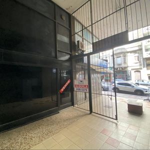 Venta De Local Comercial En Galería A Pasos De 18 De Julio