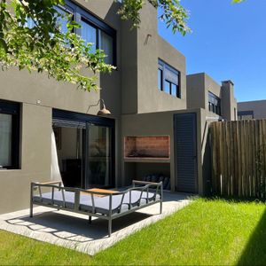 Casa En Venta En Carrasco Norte