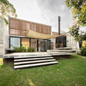 Casa Luminosa En San Nicolás En Alquiler, Zona Tranquila Y Gran Jardín