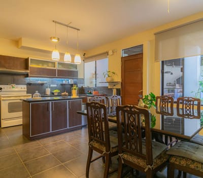 En Venta Casa Imponente   Zona Hilandería