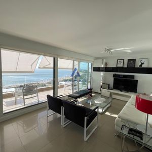 Excelente Apartamento En Edificio De Categoría