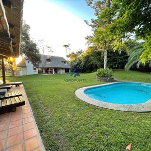 Amplia Casa Con Piscina A 200 Metros Del Mar