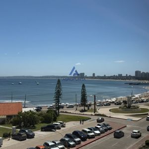 Apartamento En Venta De 3 Dormitorio En Punta Del Este . Playa Mansa , Parada 1