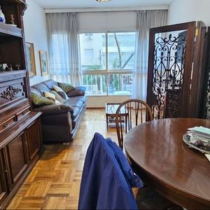 Venta Apartamento En Pocitos, 3 Dormitorios, Patio Y Garaje. U$s 290.000