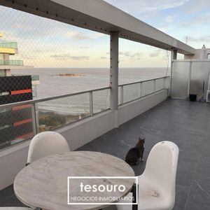Alquiler Penthouse De 2 Dormitorios Con Vista A La Rambla En Malvín