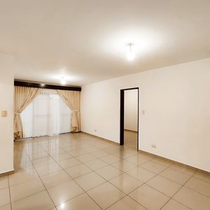 Casa En Venta De 3 Dormitorios En Condominio Sevilla El Bosque