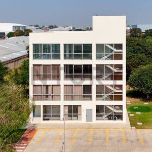 Terreno Con Galpón Y Edificio De Oficinas En Venta 