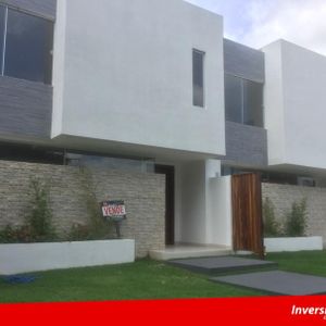 Amplia Casa En Venta 
