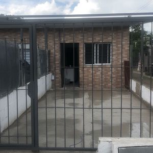 Casa En Alquiler 1 Dormitorios En Montes De Solymar Con Cochera Techada