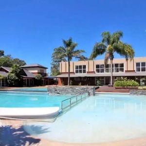 Venta Casa 4 Dormitorios En Barrio Privado Con Fondo Amplio Y Seguridad