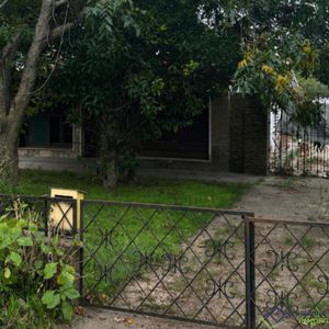 Casa En Venta C/ Cochera En Carrasco Norte