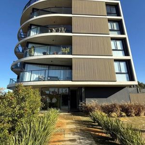 Apartamento En Venta C/ Cochera En Shangrilá