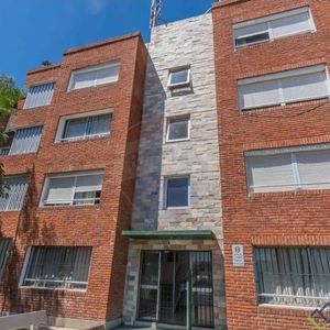 Apartamento En Venta C/ Cochera En Pando