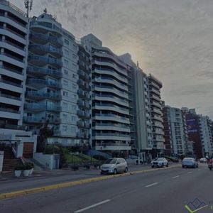 Apartamento En Alquiler C/ Cochera En Malvin