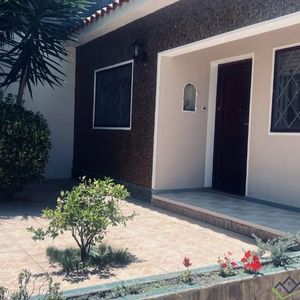 Pereira Amaro Propiedades Amplia Casa De 4 Dormitorios + Monoambiente Independiente, Parrillero Y Cochera Para Varios Vehículos A Pasos De Nuevocentro