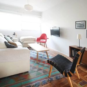 Alquiler Exclusivo Apartamento De 2 Dormitorios En Pocitos Diseño, Garaje Y Excelente Ubicación