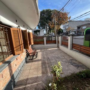 Alquiler Casa Ph De Bajos Buceo 3 Dormitorios 2 Baños Patio Y Parrillero