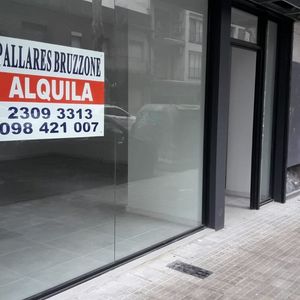 Sobre Requena Esq. Monterroso, Local A Estrenar!! Consulte.