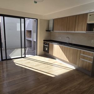 Casa A Estrenar Con Cochera, Patio, Parrillero, Muy Completa Y Moderna!