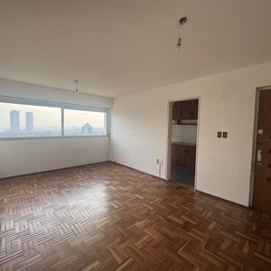 Apartamento De 2 Dormitorios En Piso 10 Con Espectacular Vista A La Bahía