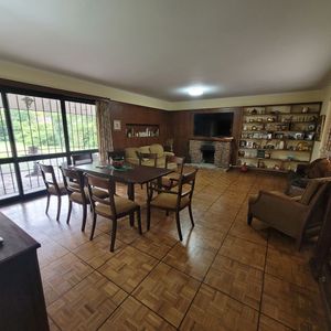 Excelente Chalet Sobre Av. Rivera PróX. Bolivia