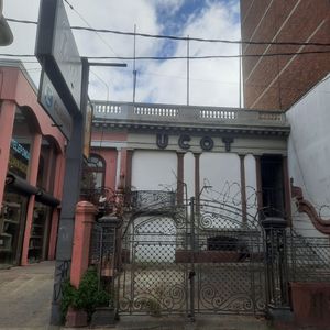 A Metros De Gran Esq. 8 De Octubre Y J. B. Y Ordoñez