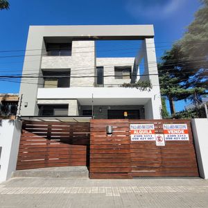 Hermosa Casa Frente Al Shopping Punta Carretas