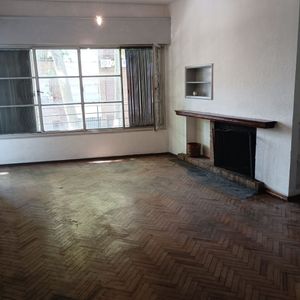 Mercedes Y Yaguarón, Amplio, Balcón, Vacío. Consulte.