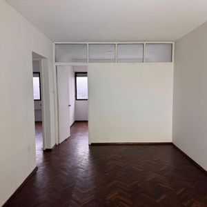 Excelente Punto, Sobre Av. 18 De Julio Esq. Pablo De Maria