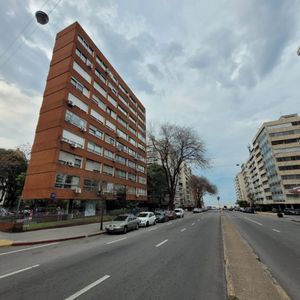 Gran Ubicación, Metros Rambla, Sólido, Super Amplio.