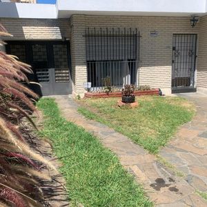 Casa Con Todas La Comodidades Sobre Luis A De Herrera, Excelente Punto!