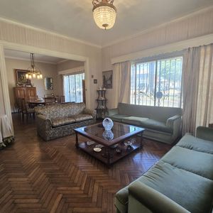 Gran Casa Esquina, Sobre Bv. Artigas, Muy Amplia!