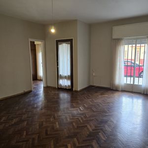 Gran Ubicación De Pocitos, Apto. Tipo Casa, Excelente Estado!!!