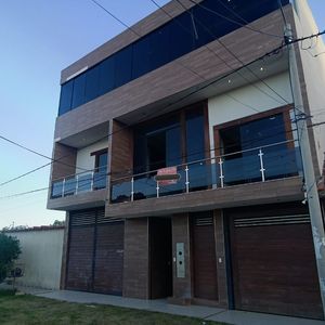 Casa Con Galpon En Alquiler 