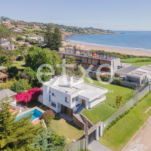 Venta De Magnífica Casa Playa Portezuelo
