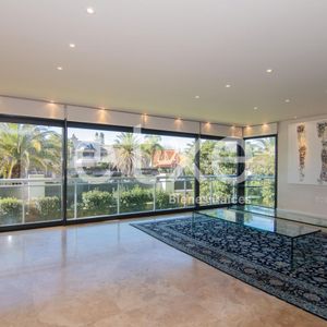Venta De Apartamento Con 3 Dormitorios En Suite En Carrasco