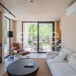 Venta De Casa Triplex  En Xigna, Barrio Parque