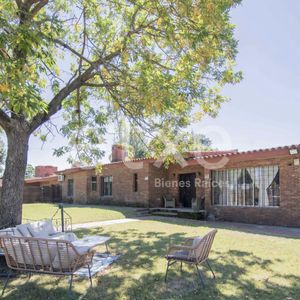 Casa En Venta En El Pinar Con Enorme Jardín