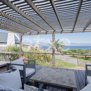 Venta De Casa En La Pedrera, Rocha.