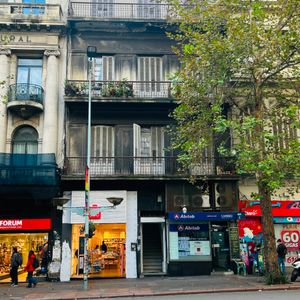 Edificio Tres Plantas Avenida 18 De Julio