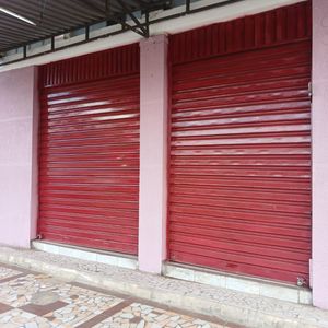 En Alquiler Locales Comerciales Sobre Avenida