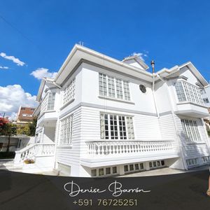 Calacoto, Casa 4d En Esquina En Venta