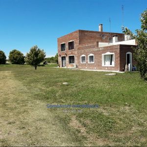 Terreno De 7 Hectáreas Con Tres Casas Y Otras Mejoras.